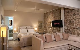 Ampolis Guest House